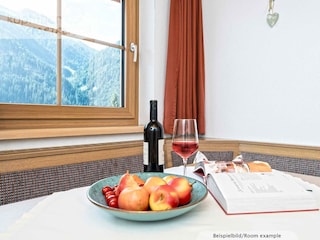 ApartChristine_ann9_WZ