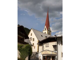 Blick vom Haus zur Kirche
