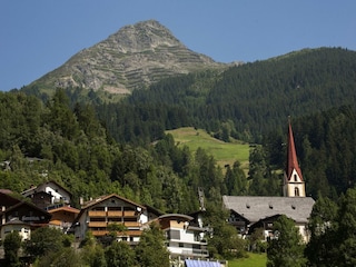 Hausansicht Sommer -  Kirche