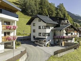 Apartments Zu?rcher Kappl Außen Sommer_9