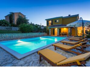 Villa en Montižana con piscina cerca del Mirna