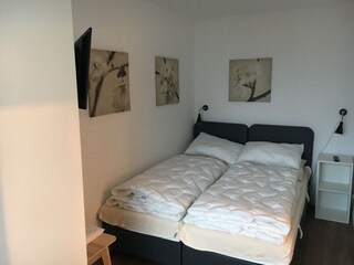 Schlafzimmer (2 Boxspringbetten a 90 x 200 cm)