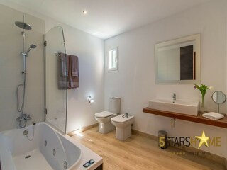 Villa Sant Jordi Features 36