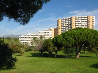 Park mit dem Coronado, links unsere Wohnung