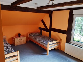 Schlafzimmer mit 2 Einzelbetten