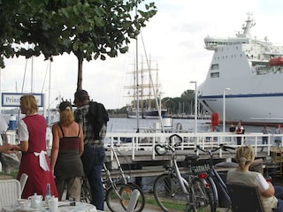 Cafes mit Blick auf die Trave