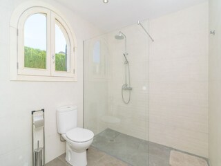 Holiday house S'Illot Features 25