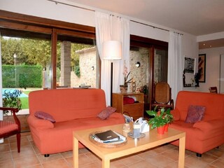 Villa Peratallada Features 13