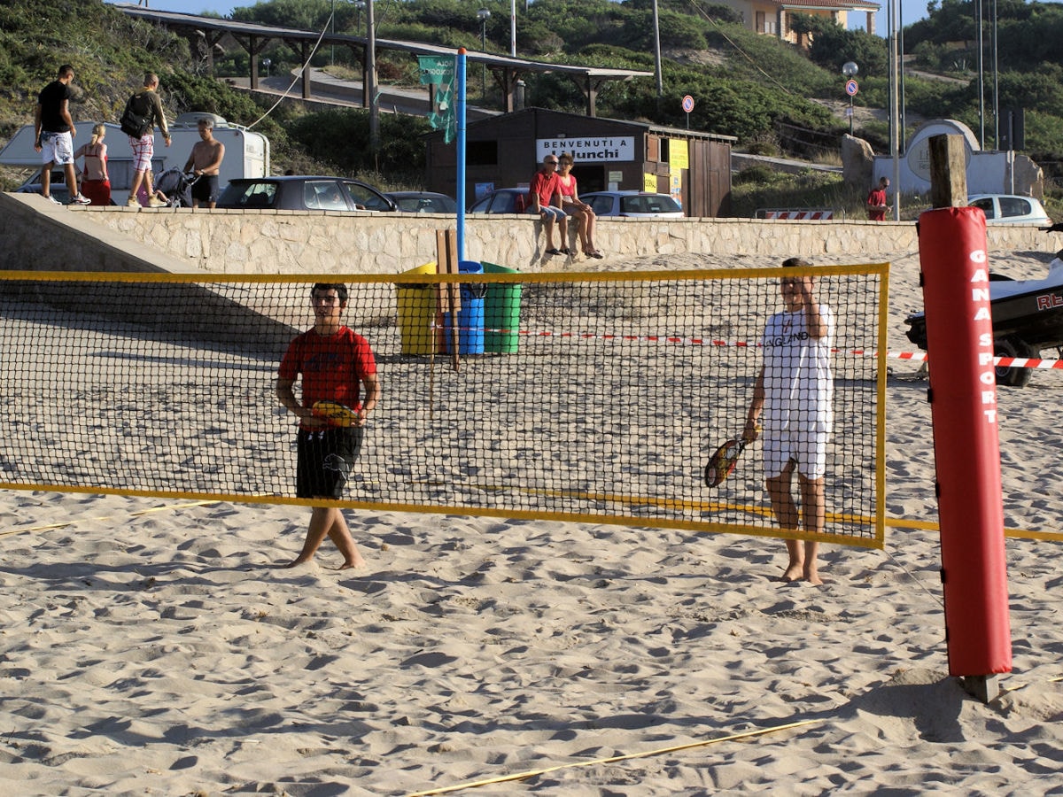 Beach tennis