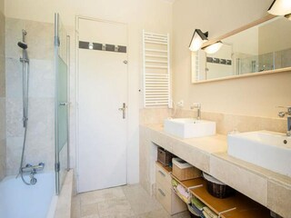 Apartment L'Isle-sur-la-Sorgue Features 19