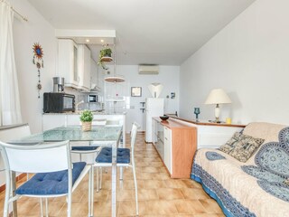 Apartment Roses Features 25