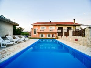 Spacious apartment with private pool - Posedarje - image1