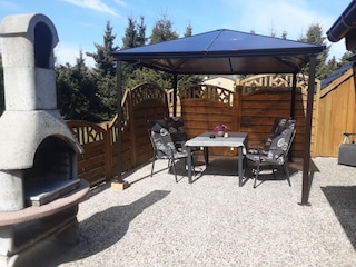 Terrasse mit Grillkamin