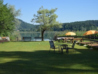 Privatbadestrand mit Liegewiese