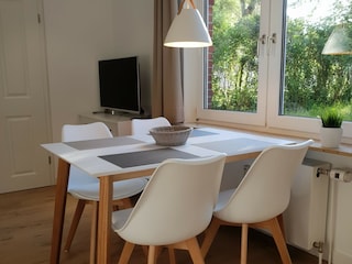 Essen mit Blick in den Garten