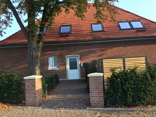 Eingangsbereich mit abschließbaren Fahrradboxen