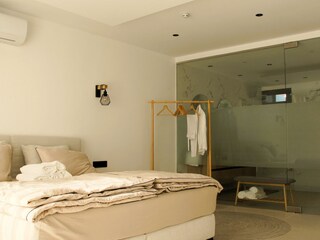 Schlafzimmer 1 mit Bad 1