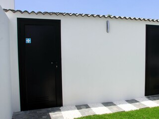 Gartenhaus mit Waschmaschinenraum und Außentoilette