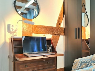 Arbeitsplatz oder Schminktisch