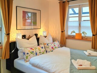 2. Schlafzimmer mit Queensizebett, 160 x 200 cm