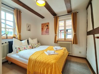 2. Schlafzimmer mit Queen-Size Bett