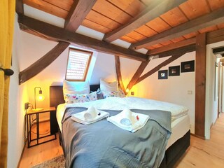Bett mit Fernbedienung elektrisch verstellbar
