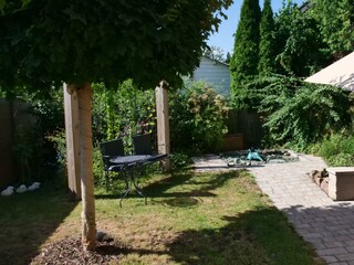 Terrasse mit mehreren Sitzmöglichkeiten