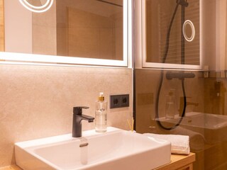 Waschbecken & Dusche