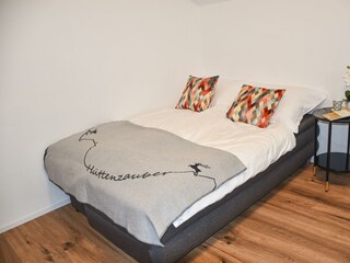 Wohnzimmer mit Schlafsofa