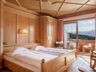 Tirole Su?dzimmer (gross)