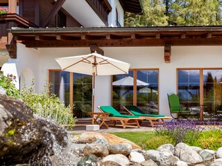 Sonnenliegen im Garten