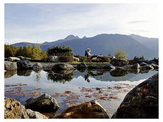 Badeteich im Spätsommer mit Weitblick