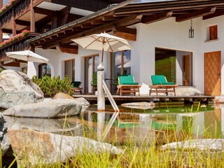 Sonnenliegen am Badeteich