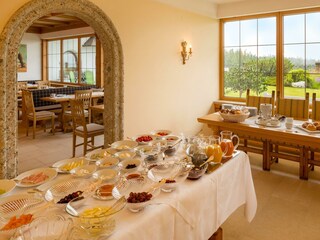 Frühstücken vom Büffet