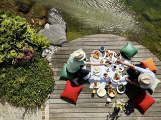 Gesundes Frühstücken mit Ruhe im Garten