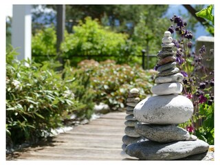 Garten, Terrasse, Sonneliegen, Blumen, Badeteich