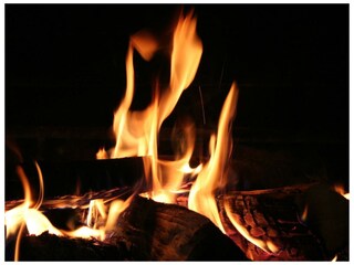 Lobby mit Kaminfeuer im Hotel Lärchenhof Natur