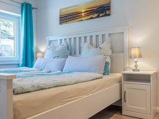 Schlafraum mit Doppelbett im EG