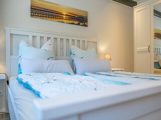 Kleiderschrank im Schlafzimmer im EG