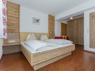 4C915DEC-EF6F-46C2-B7D7-9BEAD88CFE66