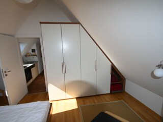 Kleiderschrank im Schlafzimmer