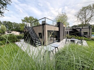 Blick vom Steg auf das Haus