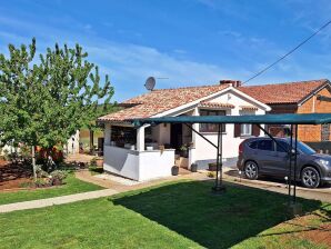 Family apartment with garden in quiet Pula - Šišan - image1