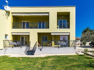 Appartement Ližnjan Buitenaudio-opname 1