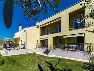 Appartement Ližnjan Buitenaudio-opname 2