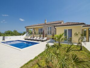 Wunderschöne Villa in Kapelica mit privatem Pool - Raša - image1