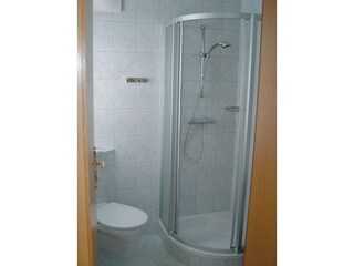 Badezimmer mit Dusche