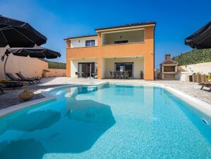 Luxuriöse Villa in Pula mit Pool und Whirlpool - Valbandon - image1