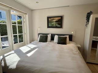 Schlafzimmer mit Doppelbett (180x200)