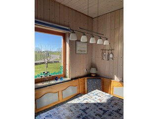 Esstisch mit Sicht auf die Sommerkoppel